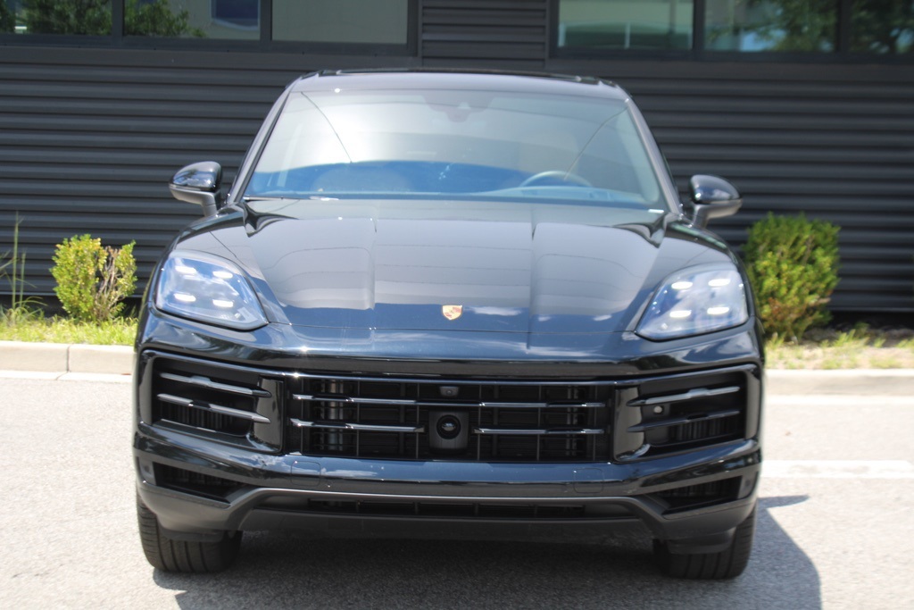 2025 Porsche Cayenne Base photo 8