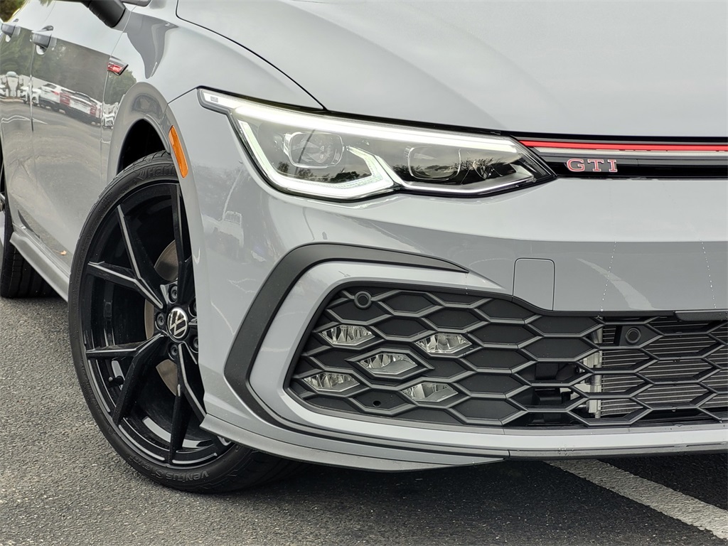 2024 Volkswagen Golf GTI 380 SE photo 2