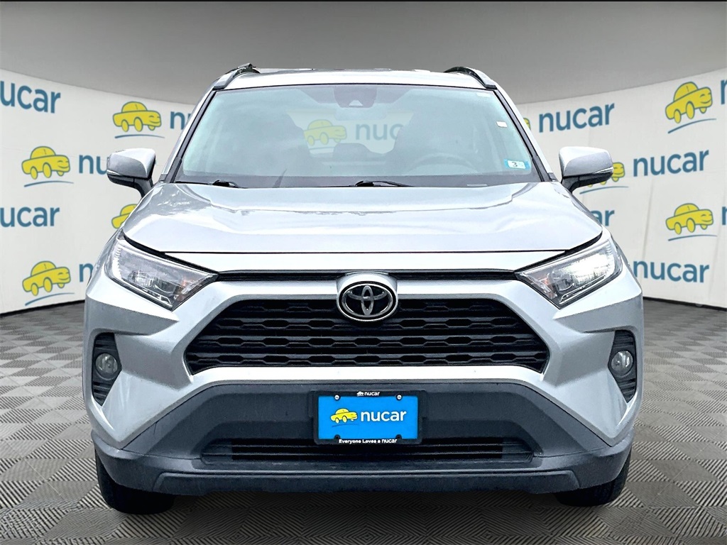 2021 Toyota RAV4 XLE photo 3