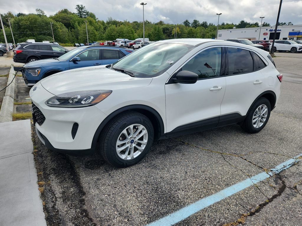 2022 Ford Escape SE photo 2