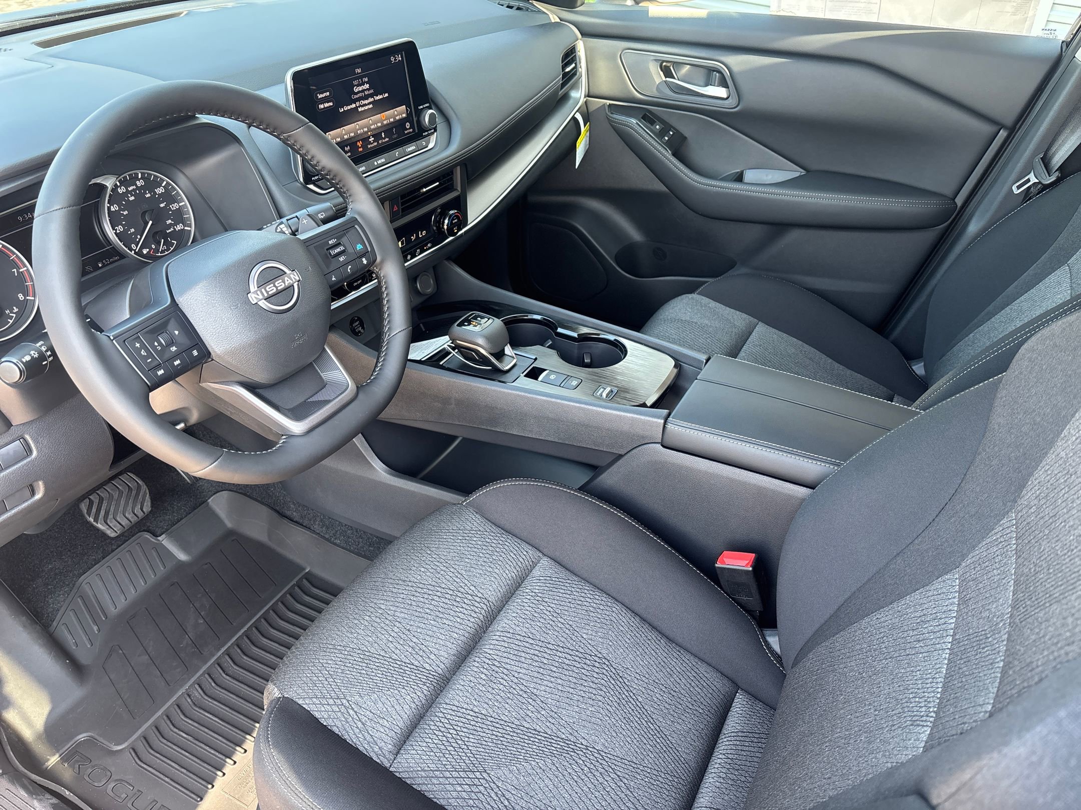 2026 Nissan Rogue SV photo 4