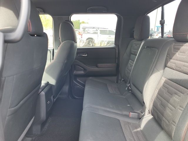 2022 Nissan Frontier Crew Cab photo 9