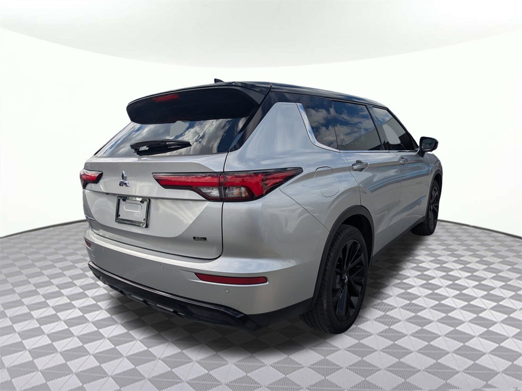 2023 Mitsubishi Outlander SEL photo 3