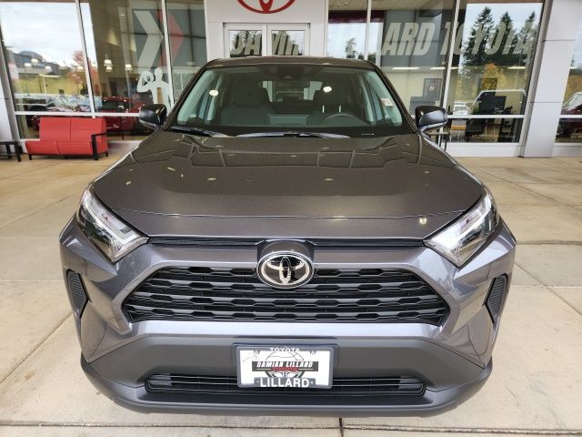 2025 Toyota RAV4 LE photo 4