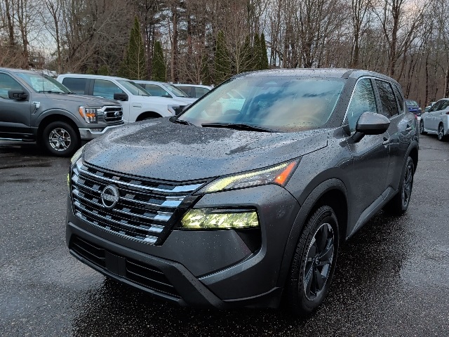 2024 Nissan Rogue SV's photo