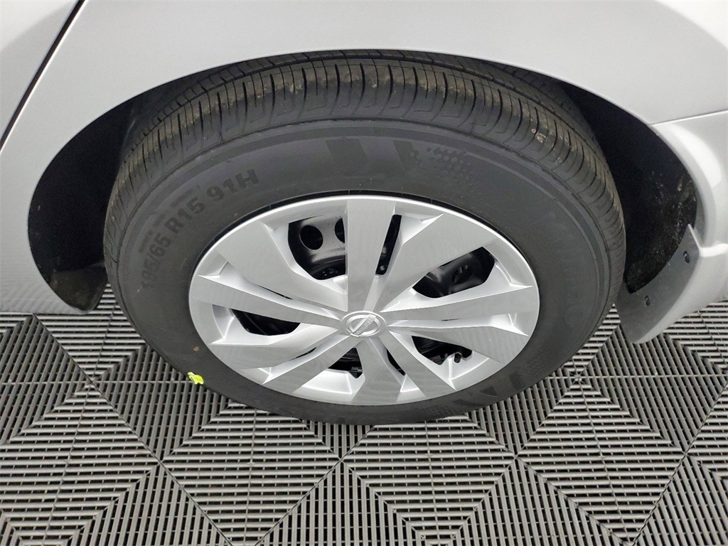 2025 Nissan Versa 1.6 S photo 7