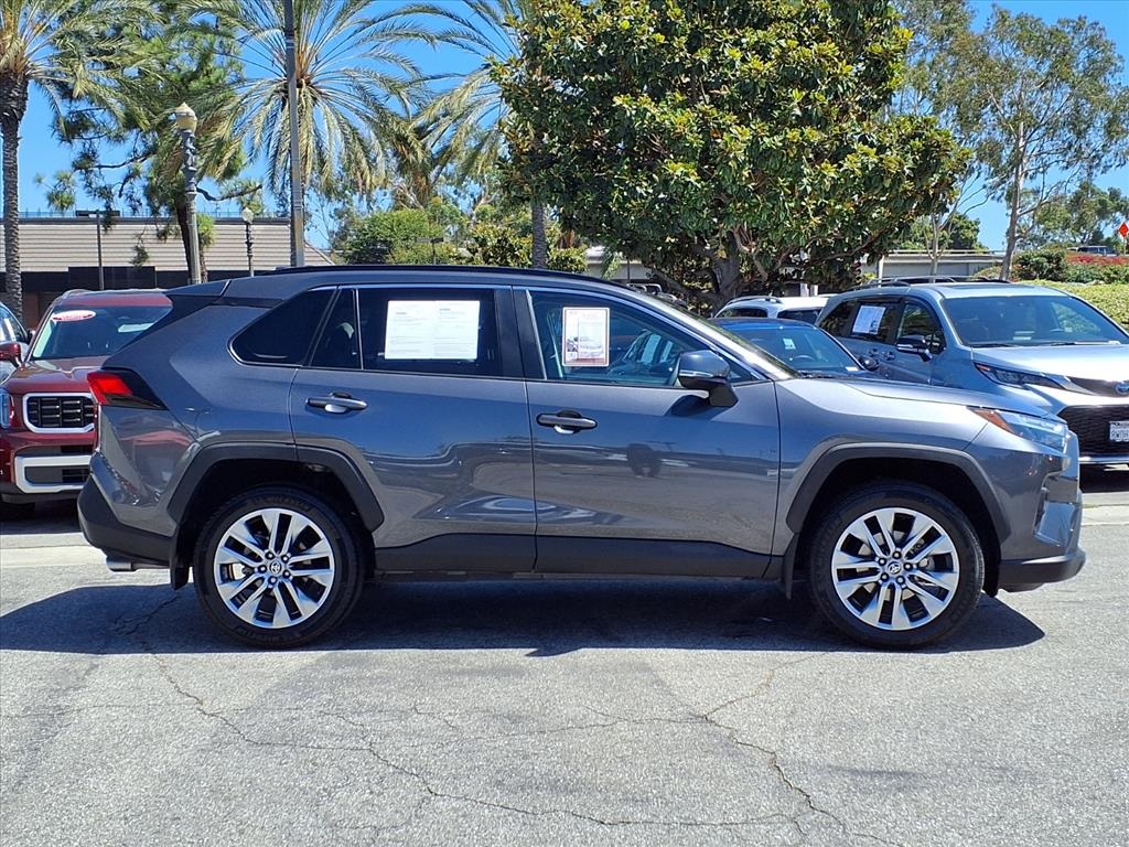 2023 Toyota RAV4 XLE Premium photo 6