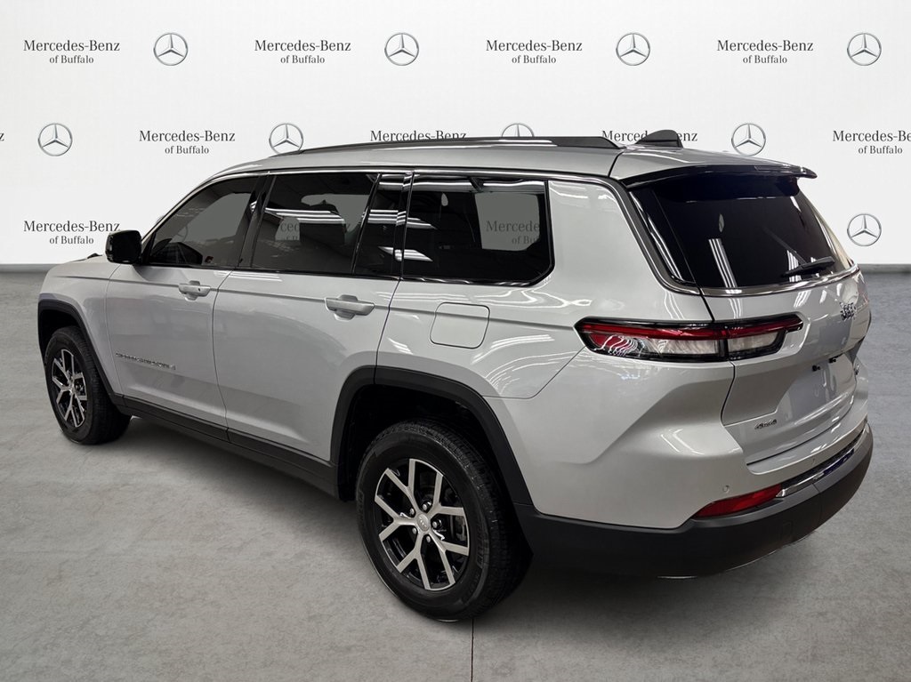 2023 Jeep Grand Cherokee Limited photo 3