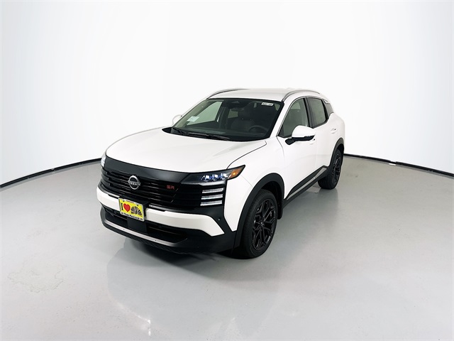 2025 Nissan Kicks SR photo 2
