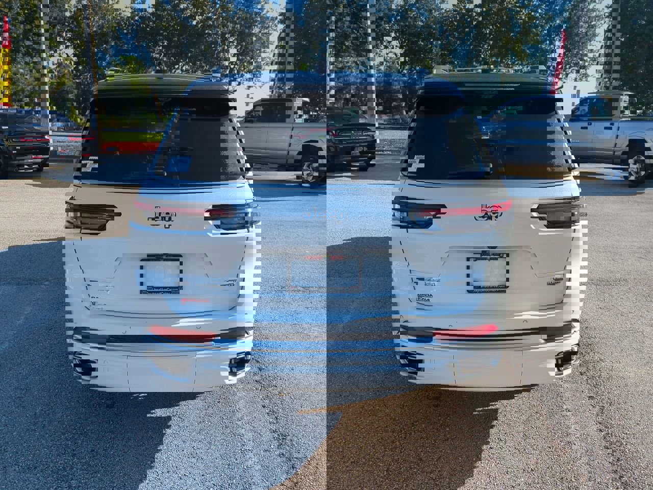 2022 Jeep Grand Cherokee L Summit Reserve photo 5