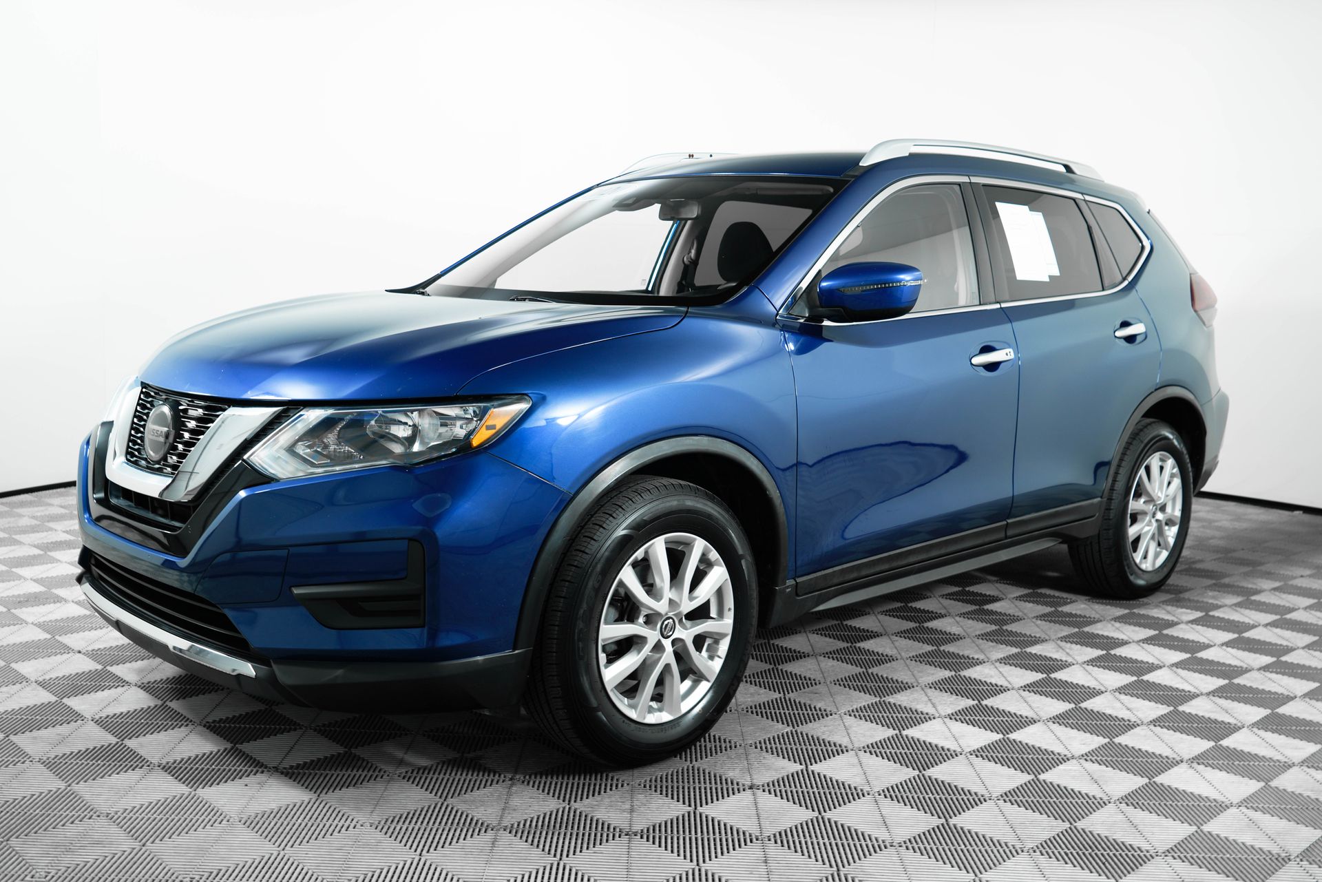 2020 Nissan Rogue SV photo 3