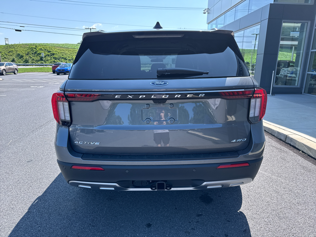 2025 Ford Explorer photo 8
