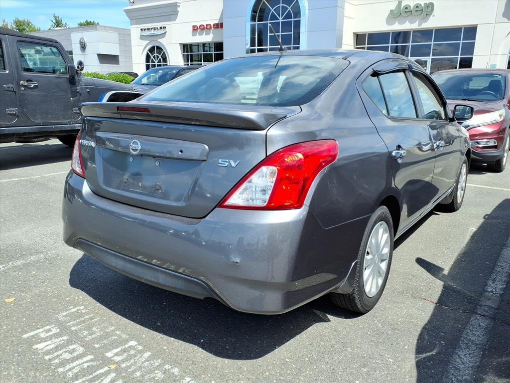 2016 Nissan Versa SV photo 5