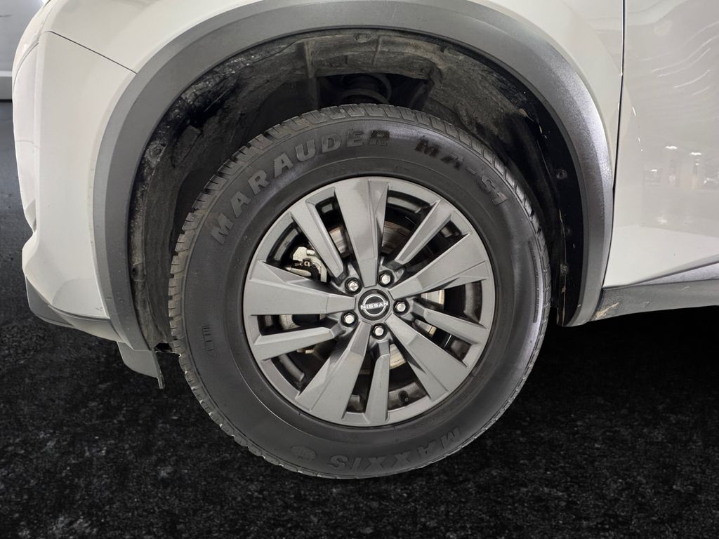 2022 Nissan Pathfinder S photo 25