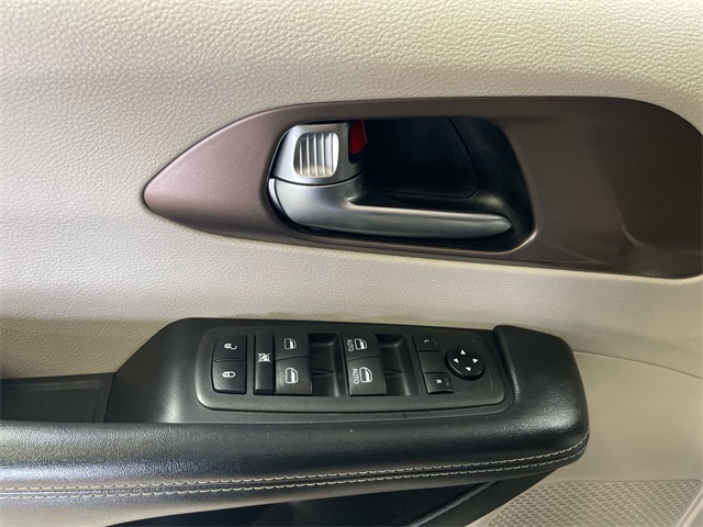 2021 Chrysler Voyager LXi photo 13