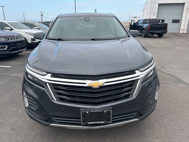 2022 Chevrolet Equinox LT photo 2