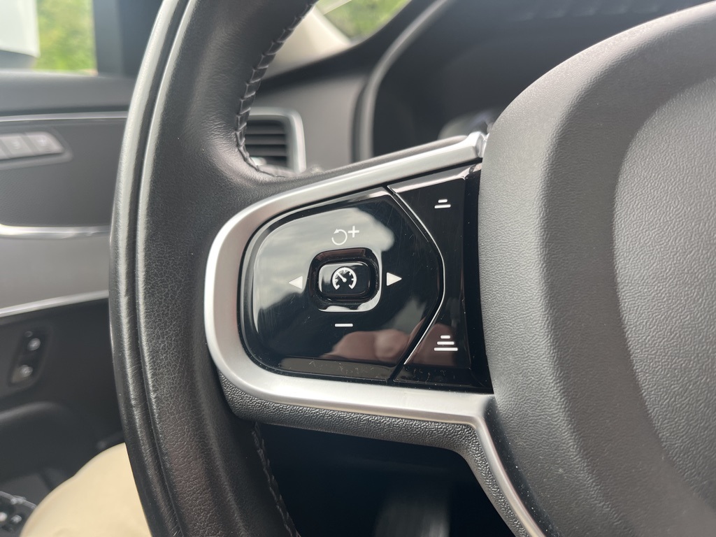 2022 Volvo XC90 T5 Momentum photo 14