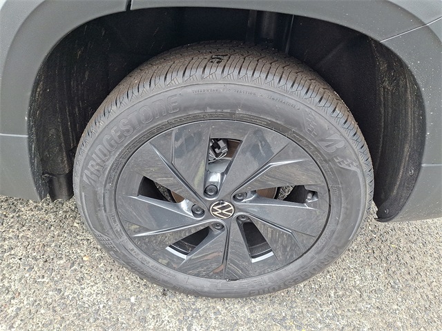 2025 Volkswagen Taos S photo 4