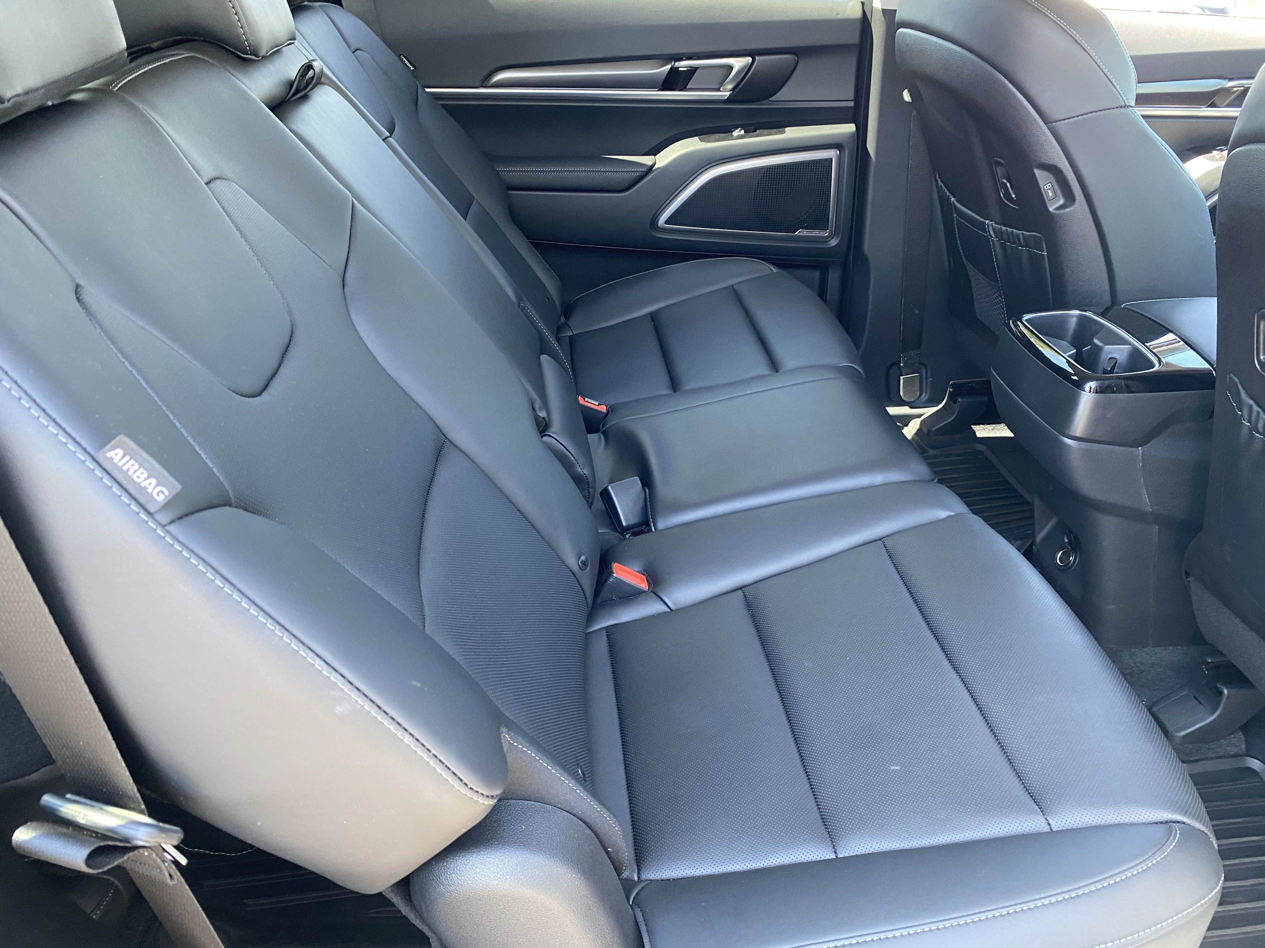 2025 Kia Telluride LX photo 4