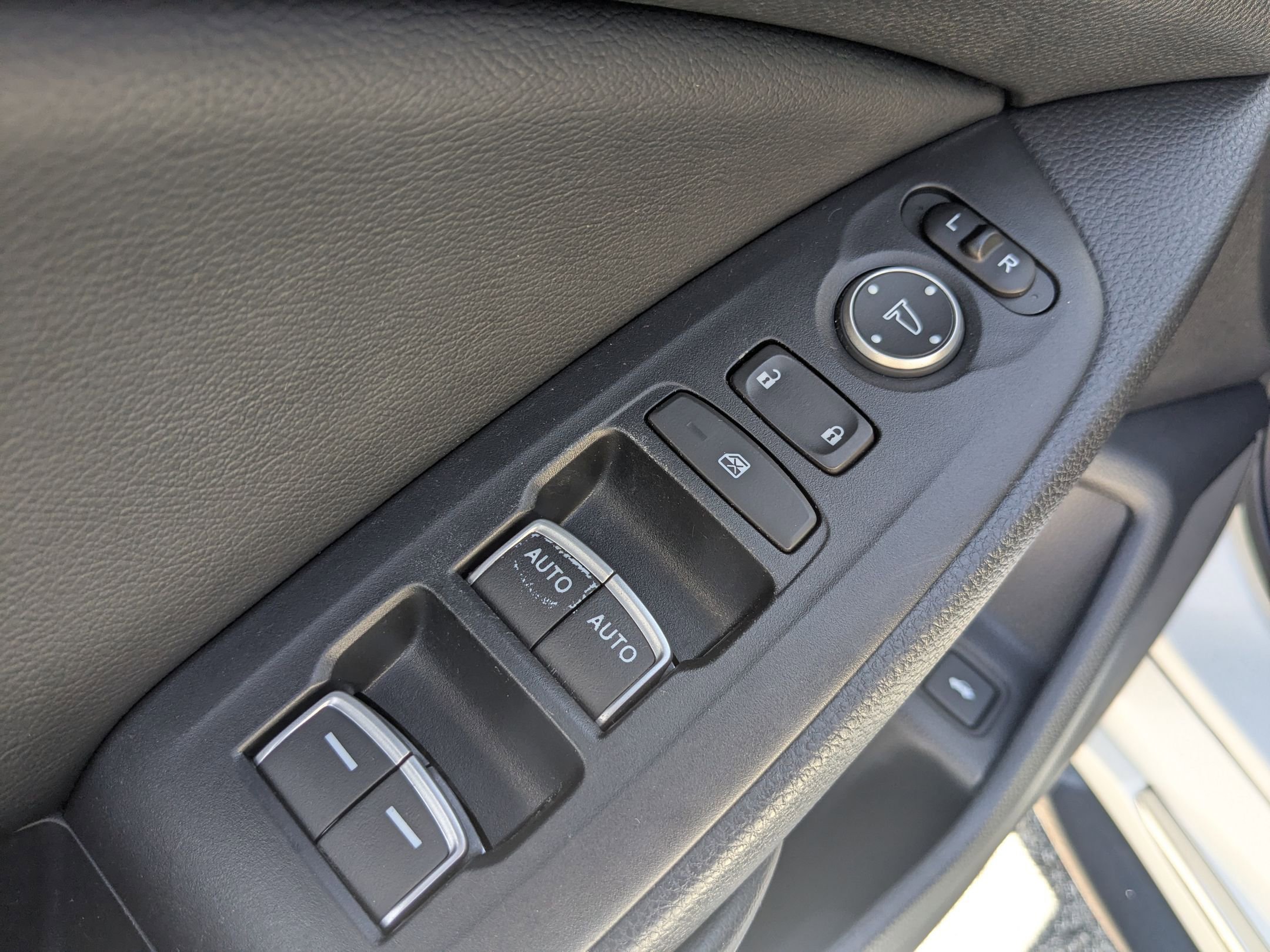 2018 Honda Accord Touring 2.0T photo 12