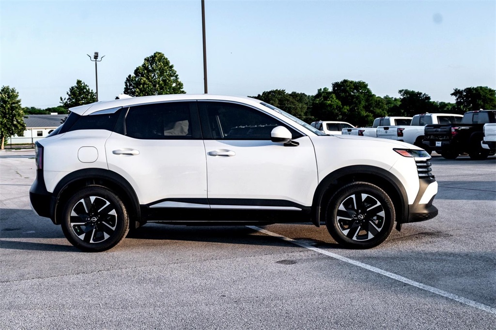 2025 Nissan Kicks SV photo 3