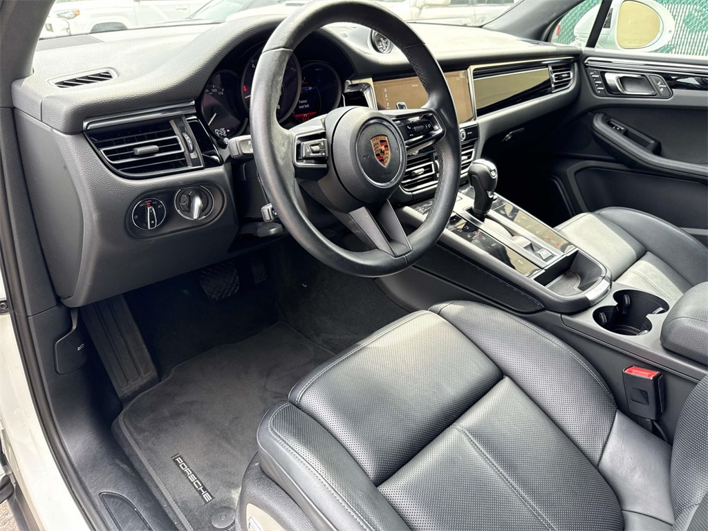 2024 Porsche Macan T photo 5