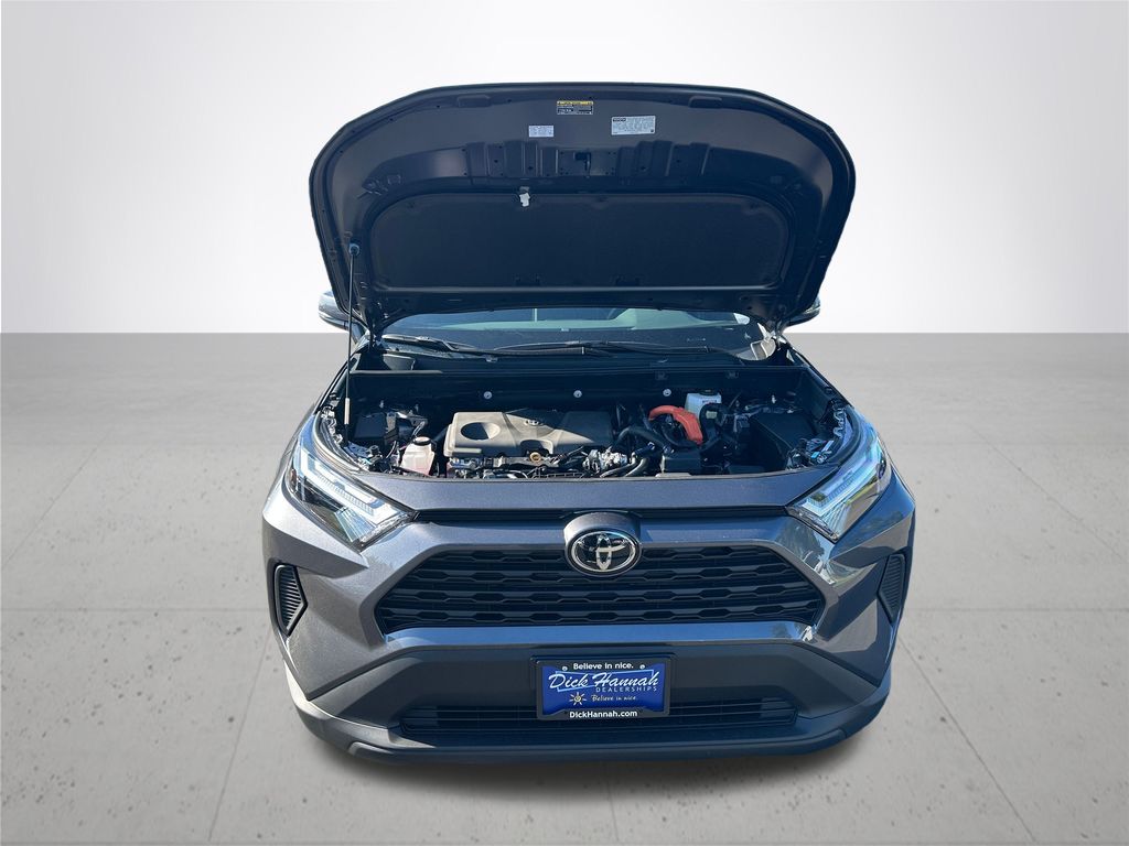 2025 Toyota RAV4 Hybrid XLE photo 4