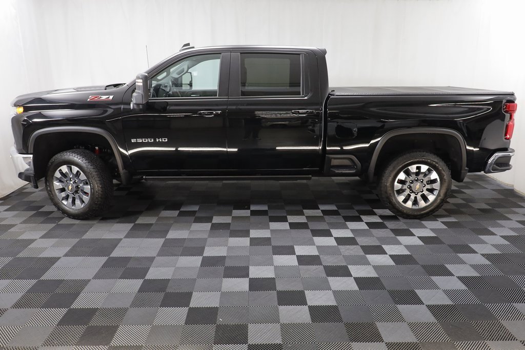 2023 Chevrolet Silverado 2500HD LT photo 2