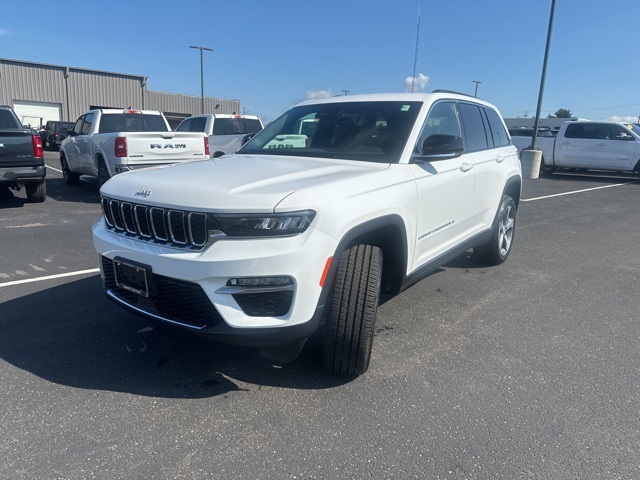2025 Jeep Grand Cherokee Limited photo 2