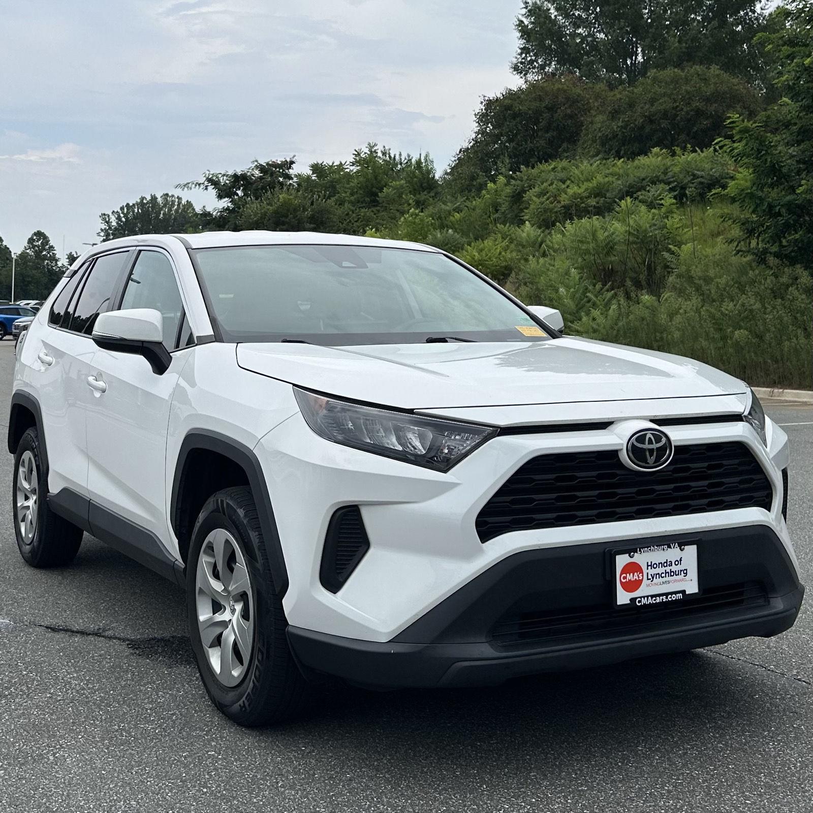 2022 Toyota RAV4 LE photo 6