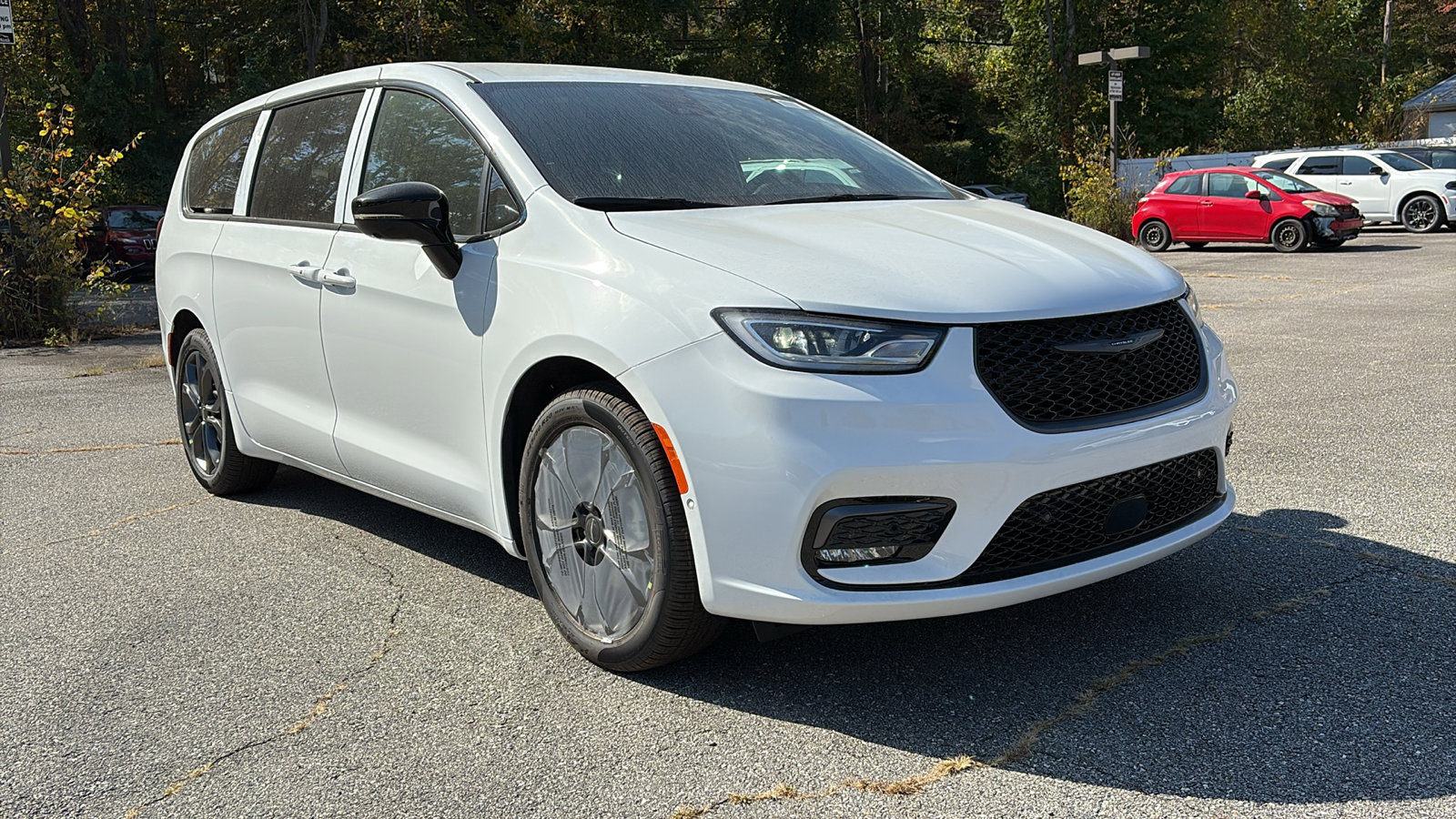2026 Chrysler Pacifica Touring L photo 2