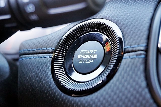 New 2025 Silver Zynith Metallic Clear-Coat Exterior Paint Jeep Limited image 34