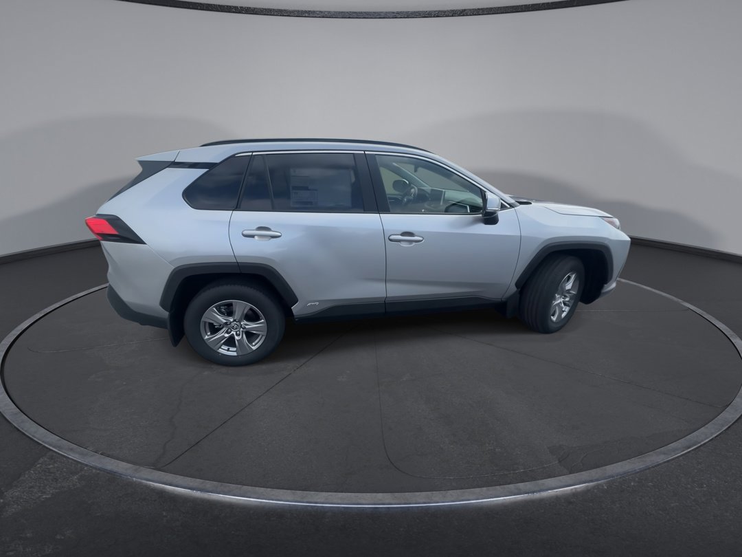 2025 Toyota RAV4 Hybrid XLE photo 9