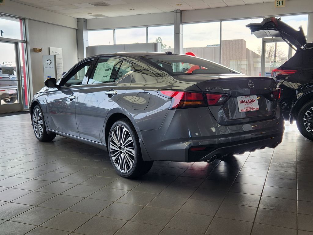 2025 Nissan Altima SL photo 3