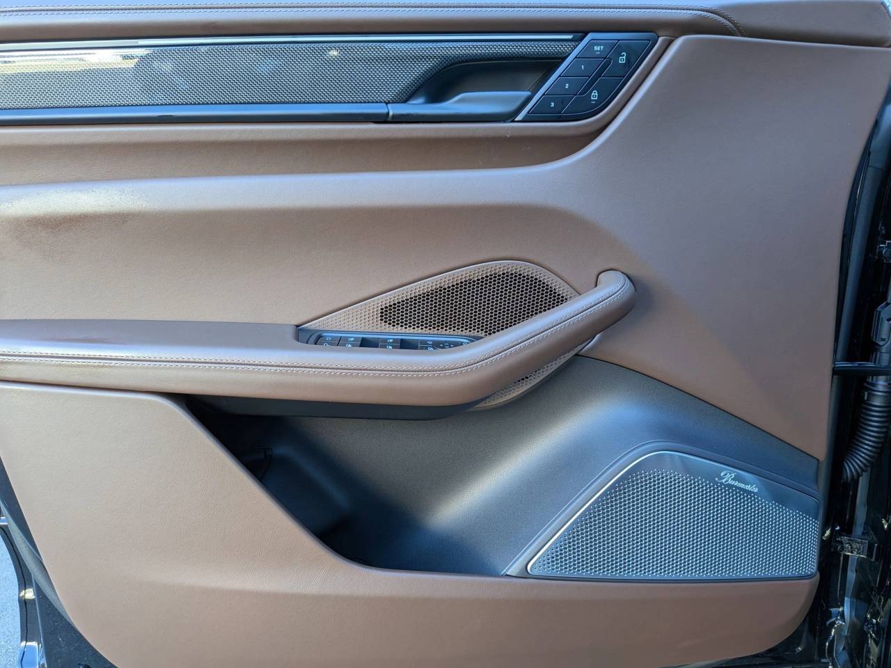 2025 Porsche Macan Electric Turbo photo 13