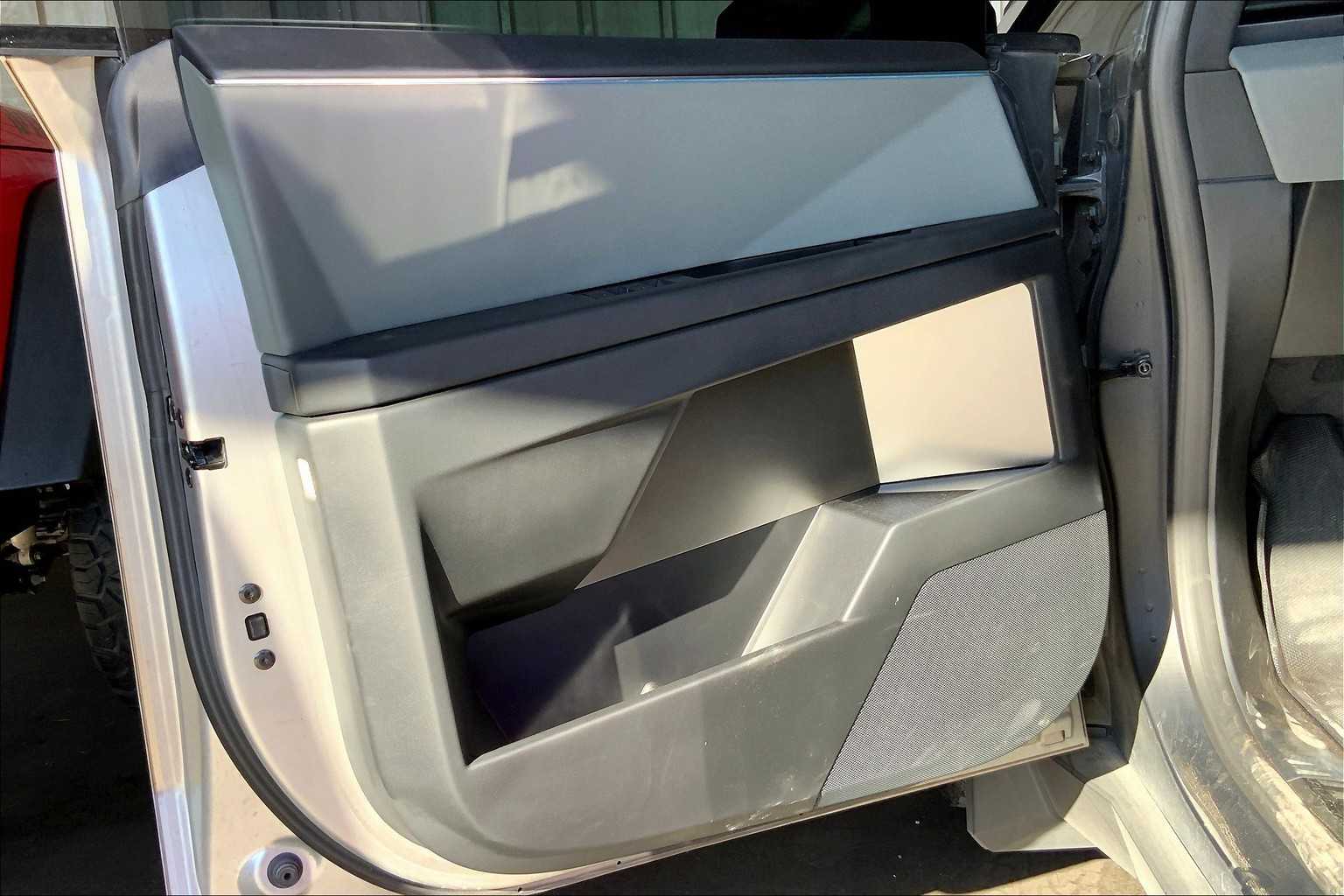 2024 Tesla Cybertruck All-Wheel Drive photo 19