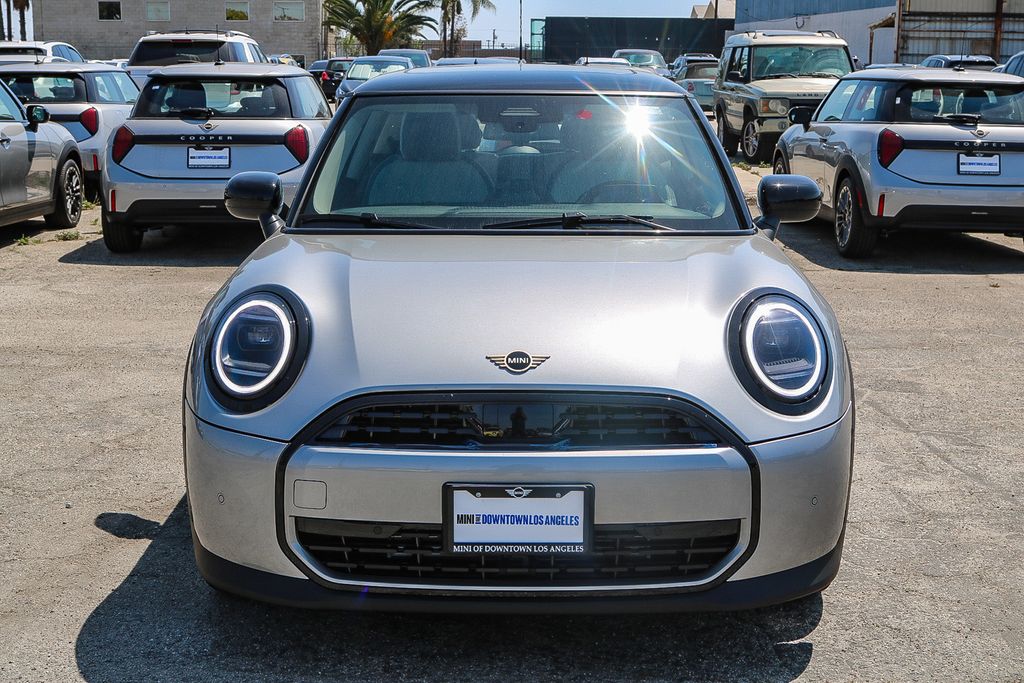 2025 Mini Cooper 2 Door Hardtop Signature photo 2
