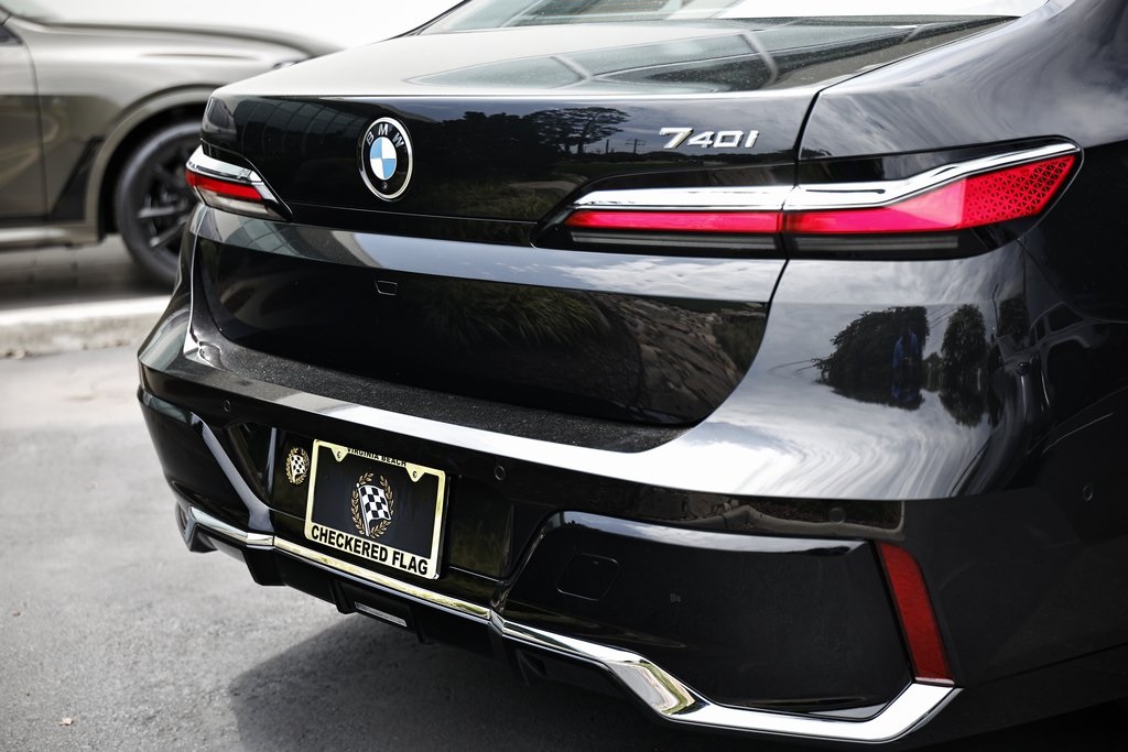 2025 Bmw 740i photo 9