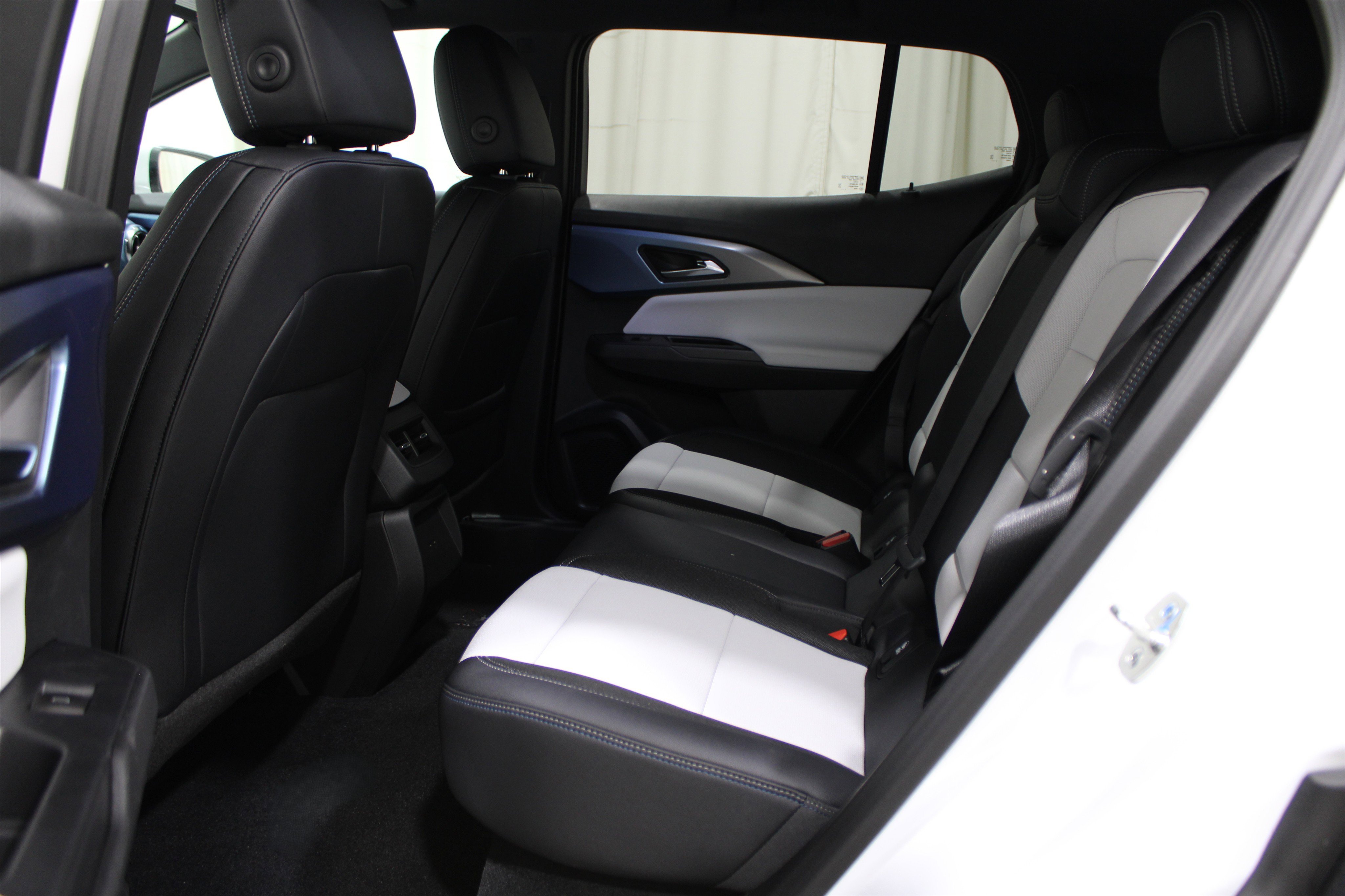 2026 Chevrolet Equinox EV LT photo 25