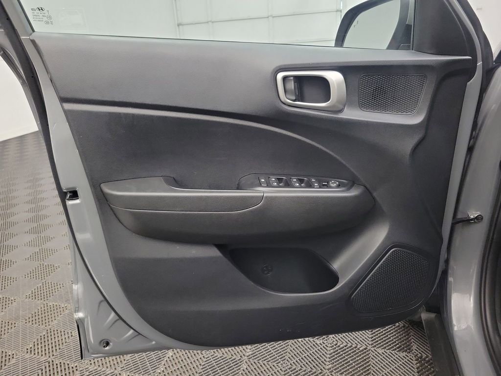 2021 Hyundai Venue SEL Denim photo 9