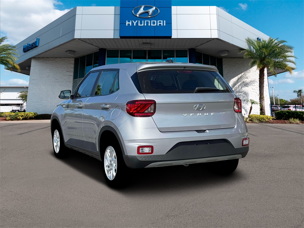 2026 Hyundai Venue SE photo 4