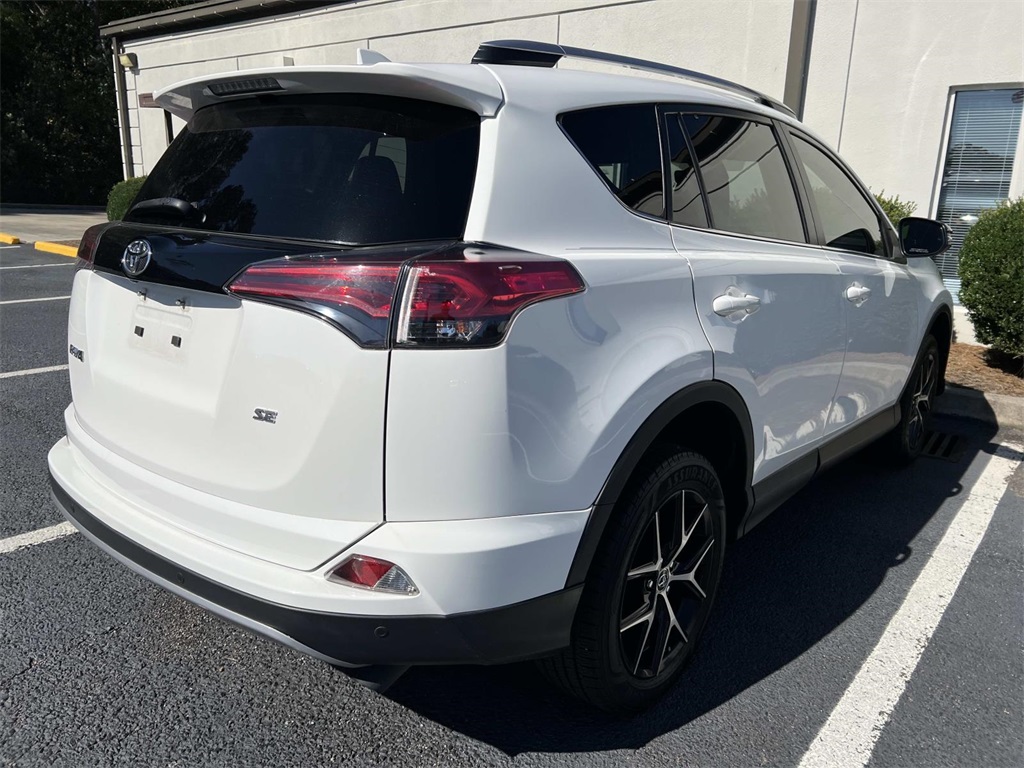 2018 Toyota RAV4 SE photo 3