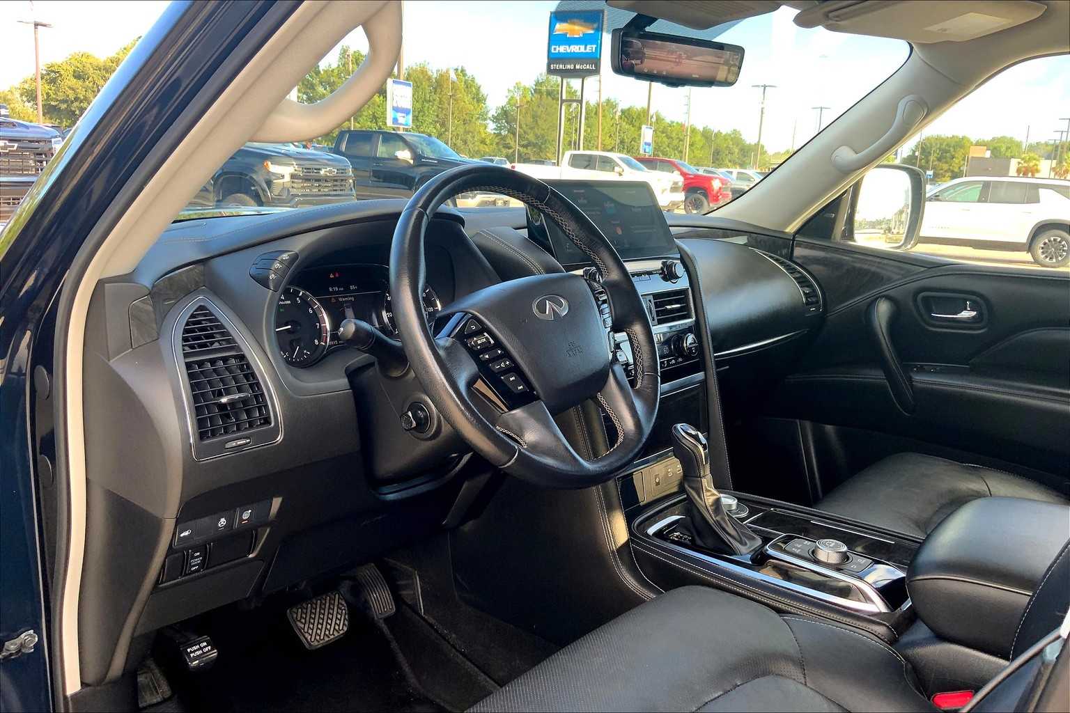 2022 Infiniti QX80 Luxe photo 17