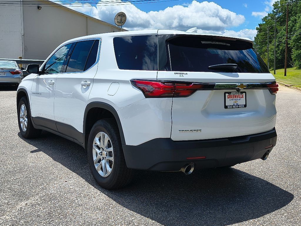 2022 Chevrolet Traverse LS photo 3
