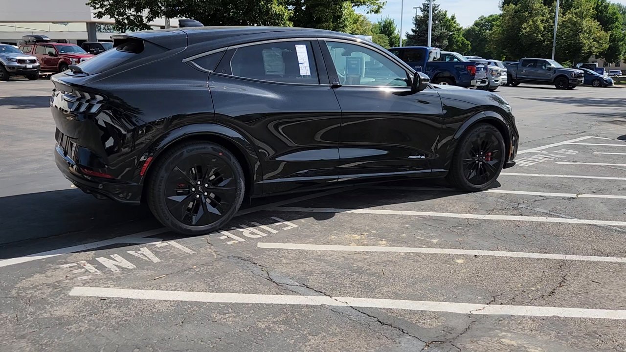 2025 Ford Mustang Mach-E GT photo 8