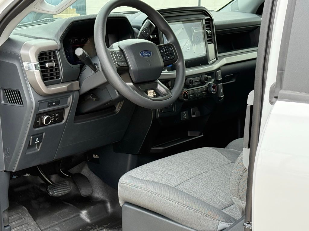 2025 Ford F-150 XL photo 7