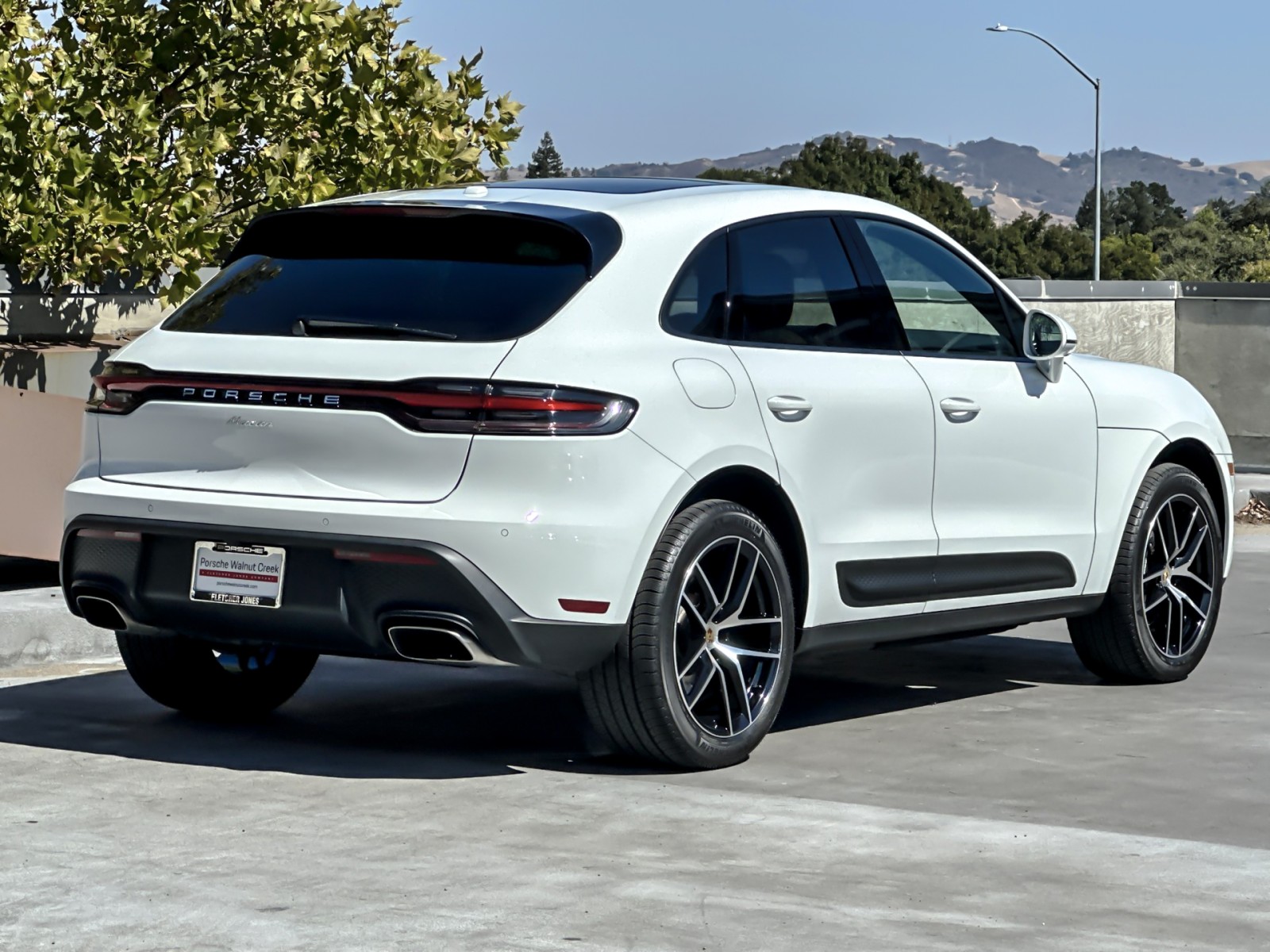2025 Porsche Macan T photo 3