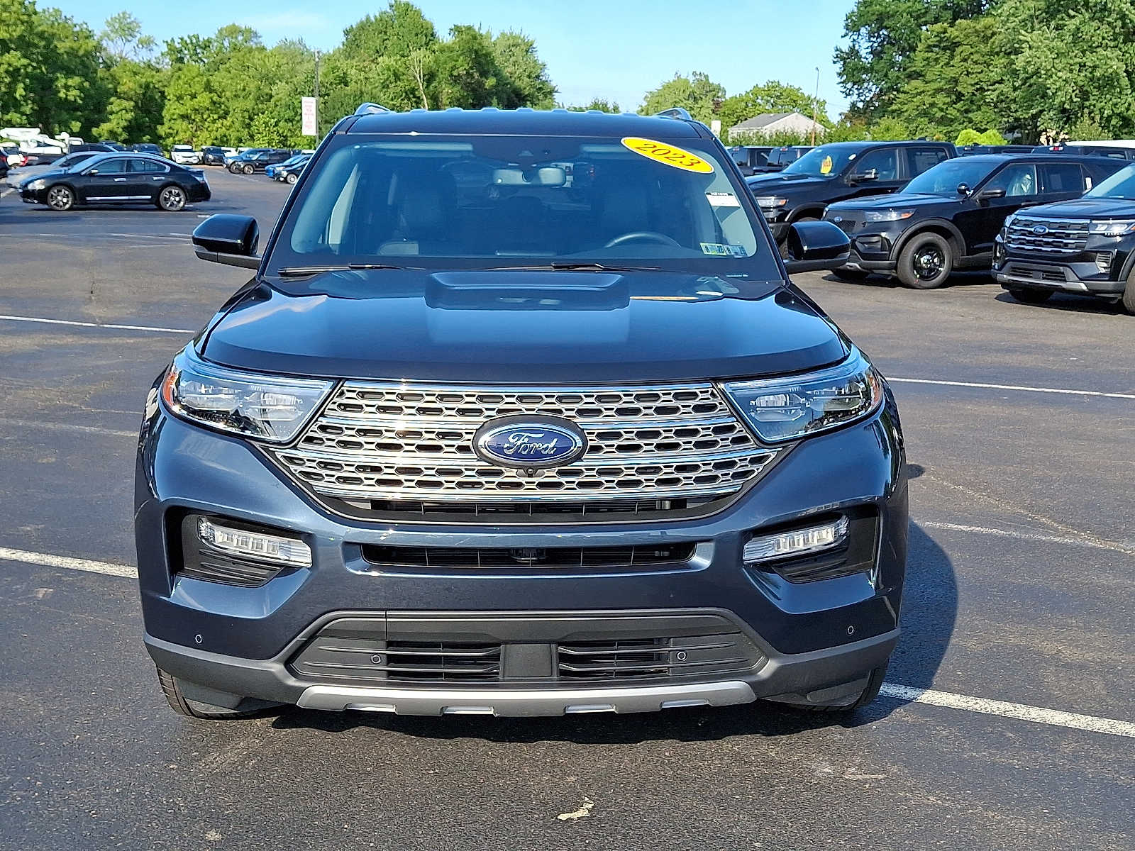 2023 Ford Explorer Limited photo 2