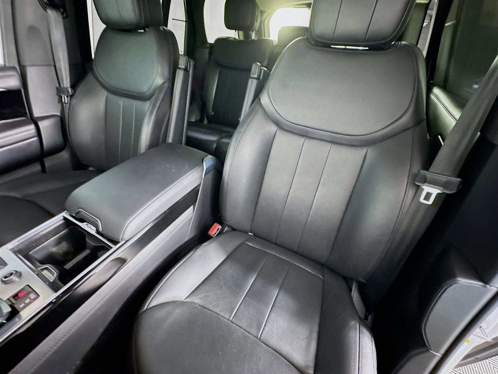 2022 Land Rover Range Rover SE photo 8