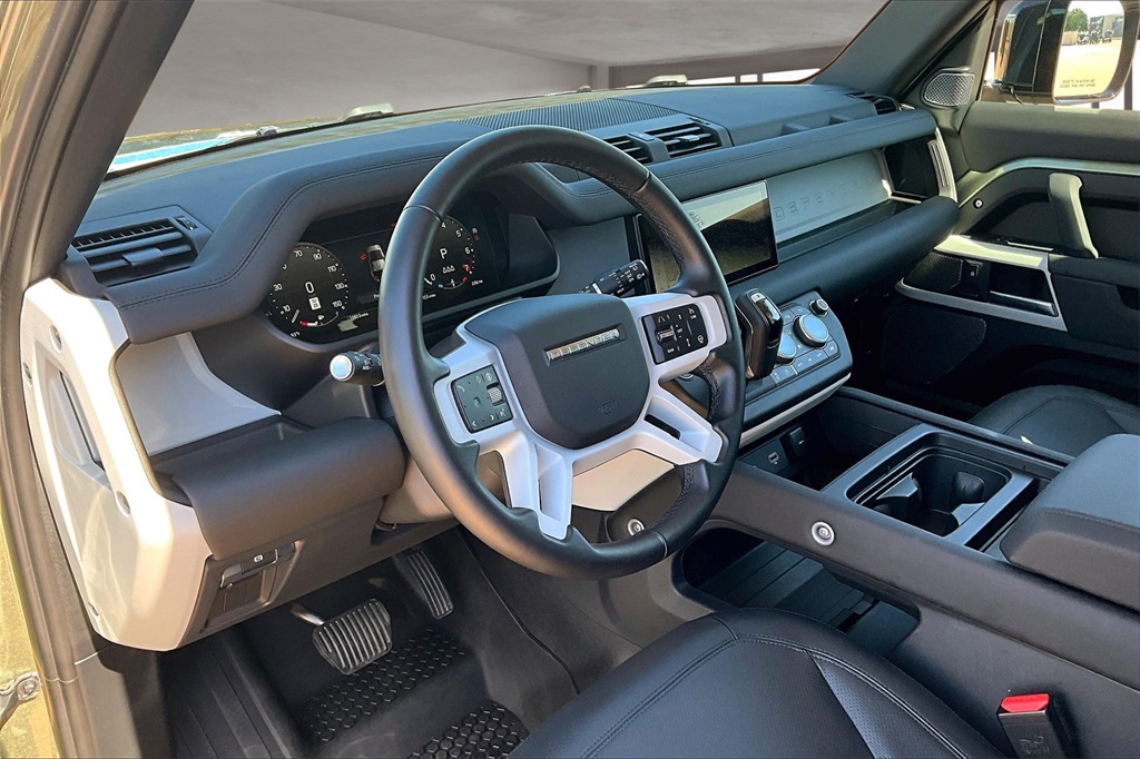 2024 Land Rover Defender 110 S photo 12